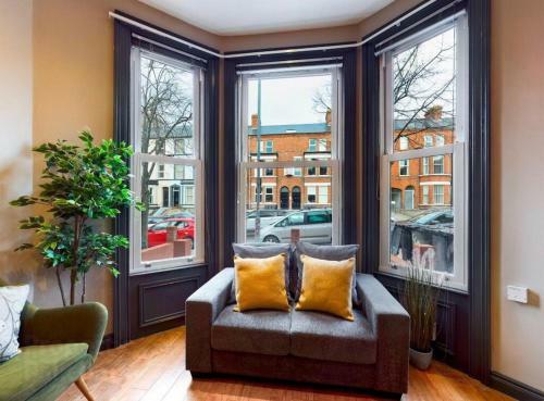 Vibrant 2 Bedroom Apartment In The City