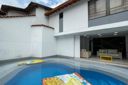 Acogedora Villa Con Piscina
