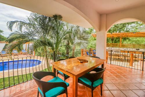 Casa Mimosa Poolside