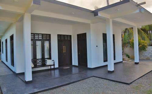 Hostal Black And White Unakuruwa