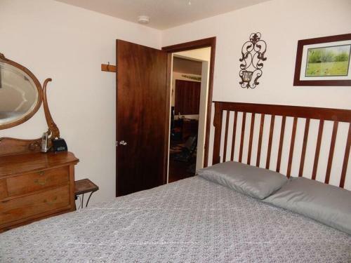 Clayton's Hideaway - Steps From The Forest Edge