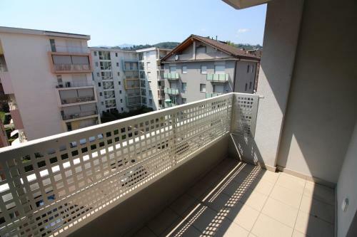 Santi Apartment Few Min From Lake - Happy Rentals