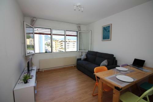 Santi Apartment Few Min From Lake - Happy Rentals