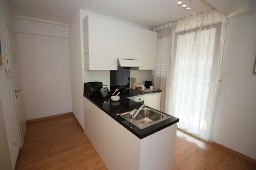 Santi Apartment Few Min From Lake - Happy Rentals