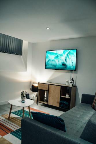 Bv Comfy Basement Apartment At Conditioning House