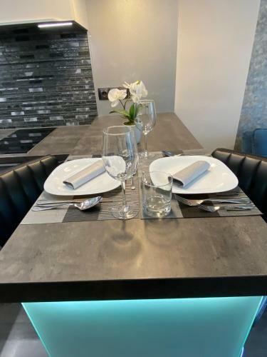 Noir Silvery Apartman