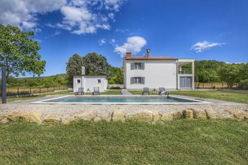 Apartment Mirna With Swimming Pool