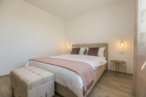 Apartment Mirna With Swimming Pool