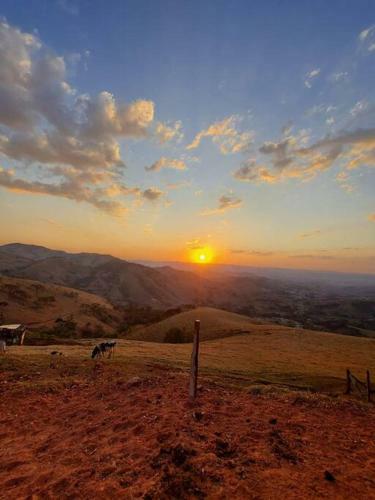 P�r Do Sol Mais Lindo Da Serra Da Mantiqueira