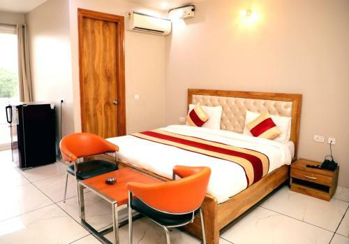 Niketan Medanta Palm Service Apartment