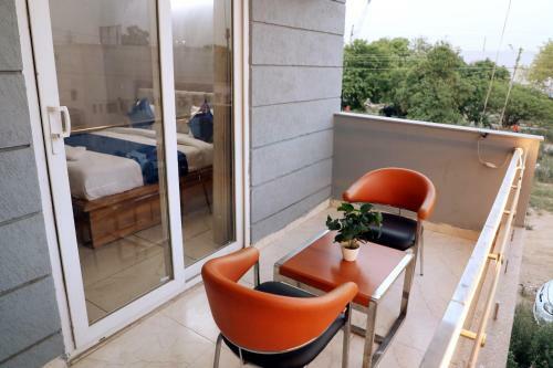 Niketan Medanta Palm Service Apartment