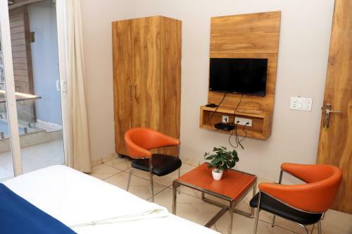Niketan Medanta Palm Service Apartment