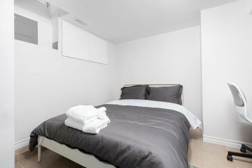 Hostal Individual Rooms For Rent In Shared House