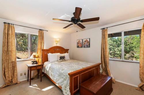 Squirrel Shire-spacious! Hot Tub! Close To Skiing!
