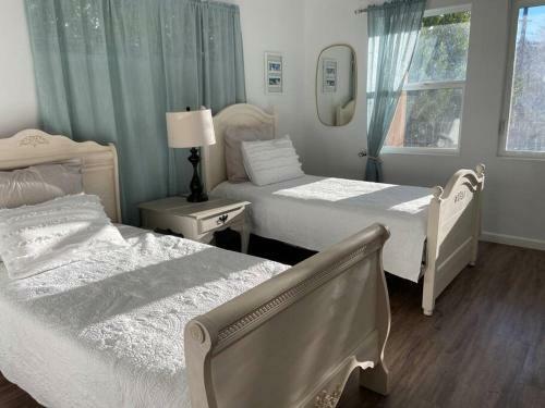 Spacious Bright Renovated 2 Bedroom 2 Bath Central
