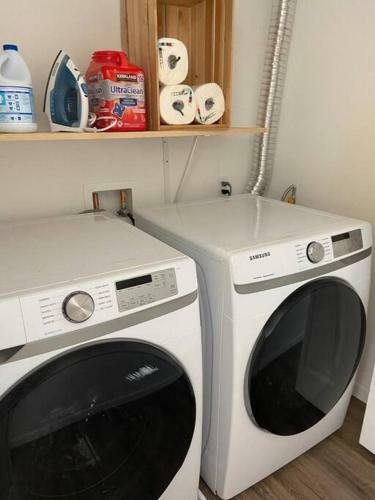 Spacious Bright Renovated 2 Bedroom 2 Bath Central