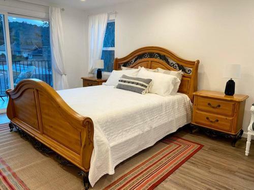 Newly Remodeled! Large Bright Modern House Central