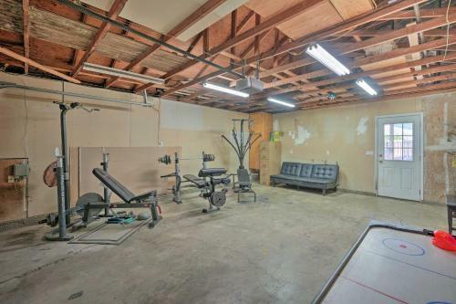 Sacramento Home With Private Pool And Hot Tub!