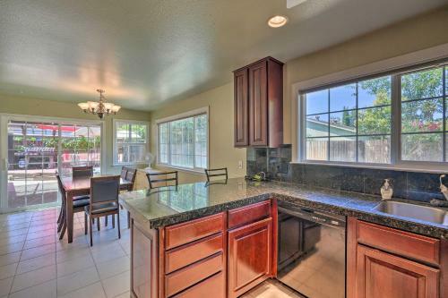 Sacramento Home With Private Pool And Hot Tub!