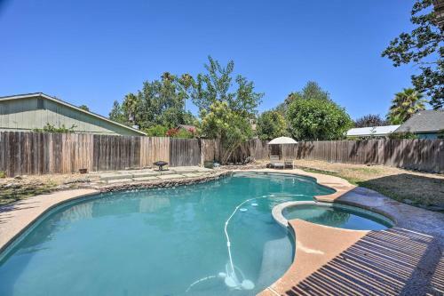 Sacramento Home With Private Pool And Hot Tub!