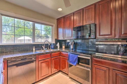 Sacramento Home With Private Pool And Hot Tub!