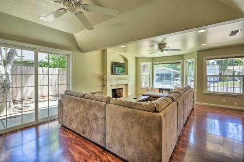Sacramento Home With Private Pool And Hot Tub!