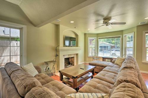 Sacramento Home With Private Pool And Hot Tub!