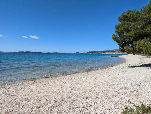 Ground Floor Apartment 1min Walking From The Beach