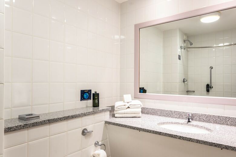 Maldron Hotel & Leisure Centre Galway