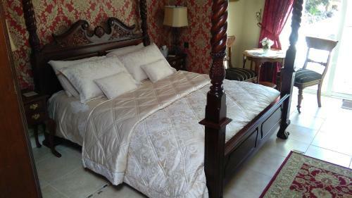 Riverside Lodge B&B