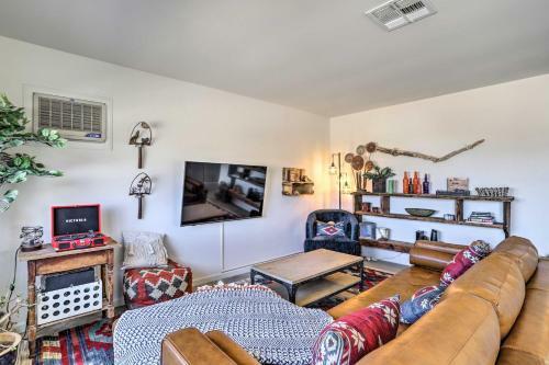 Indie-eclectic Desert Home With Hot Tub And Patio