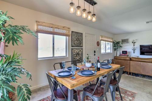 Indie-eclectic Desert Home With Hot Tub And Patio