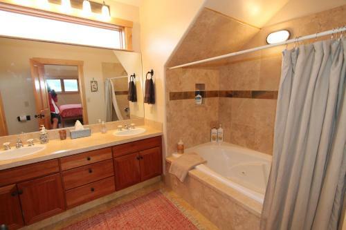 Cascadilla House Stunning 3 Br Home In Cbs Incredible Views