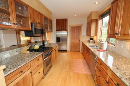 Cascadilla House Stunning 3 Br Home In Cbs Incredible Views