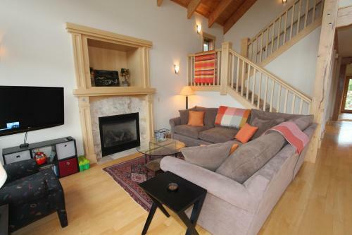Cascadilla House Stunning 3 Br Home In Cbs Incredible Views