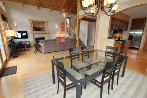 Cascadilla House Stunning 3 Br Home In Cbs Incredible Views
