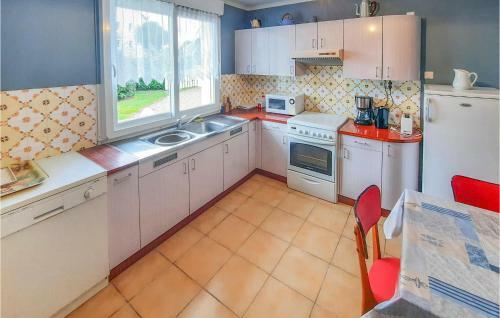 Awesome Home In B�nodet With 3 Bedrooms