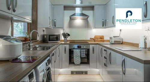 Spacious 4 Bedrooms/3 Bathroom Home In Chorley