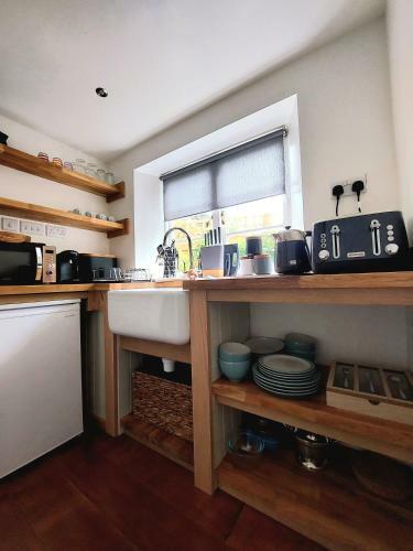Beautiful 1 Bedroom Cottage With Fireplace