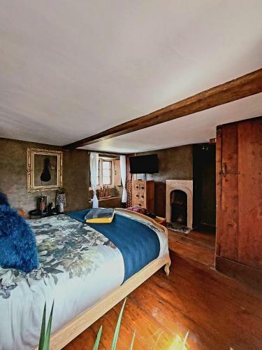 Beautiful 1 Bedroom Cottage With Fireplace