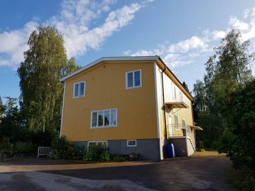 Lovely, Spacious Apartment With Free Parking