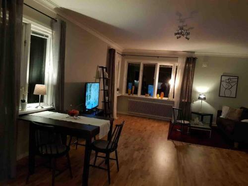 Lovely, Spacious Apartment With Free Parking