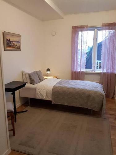 Lovely, Spacious Apartment With Free Parking