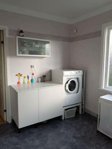 Lovely, Spacious Apartment With Free Parking