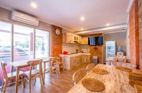 Hostal Jimbaran Five Residence