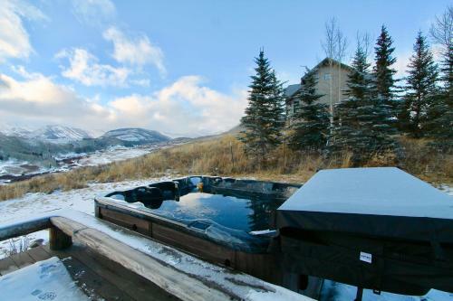 Buttercup Bliss 5bd 6ba Hot Tub Fireplaces 360 Views