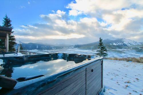 Buttercup Bliss 5bd 6ba Hot Tub Fireplaces 360 Views