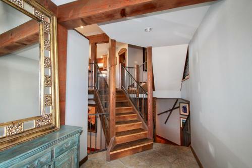 Buttercup Bliss 5bd 6ba Hot Tub Fireplaces 360 Views