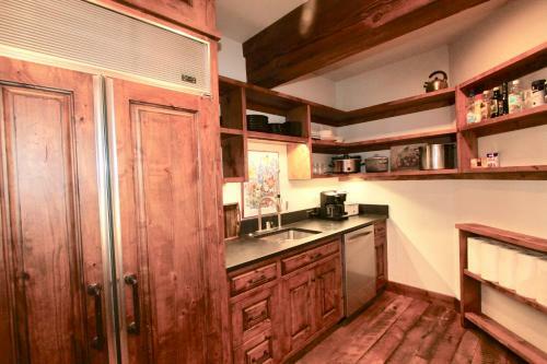 Buttercup Bliss 5bd 6ba Hot Tub Fireplaces 360 Views