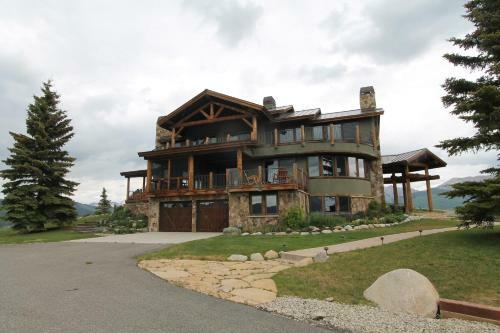 Buttercup Bliss 5bd 6ba Hot Tub Fireplaces 360 Views